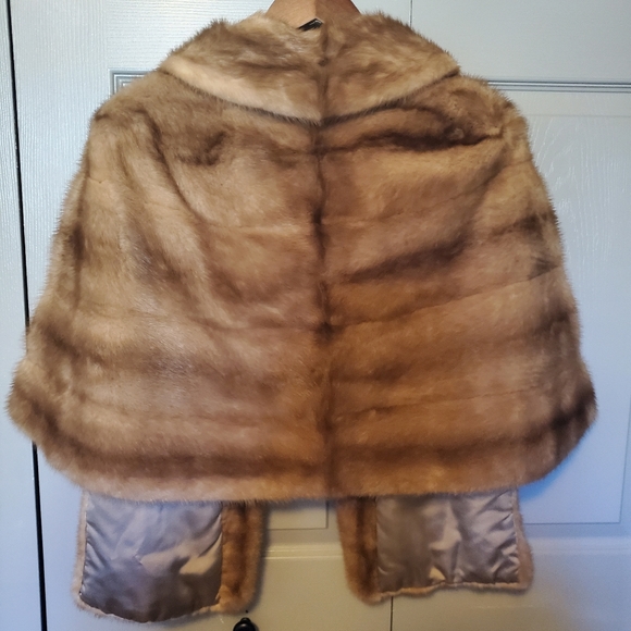 Sable mink stole from Robinsons California - Picture 3 of 3